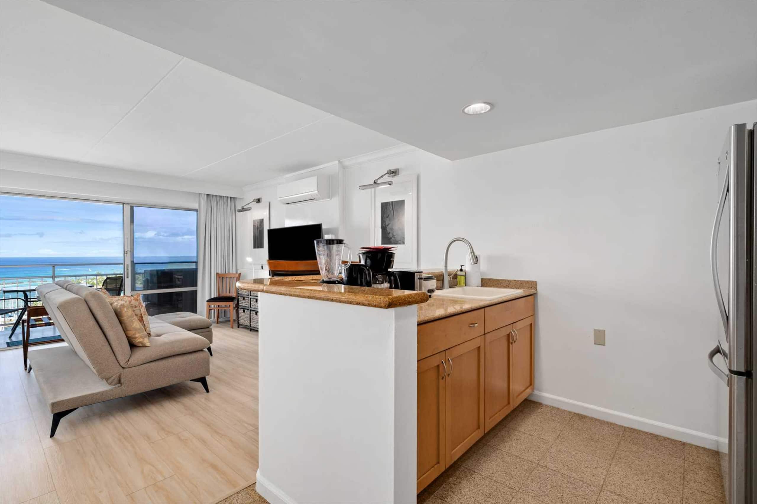 Condo in Honolulu · ★4.75 · 1 bedroom · 3 beds · 1 private bath - Image 5