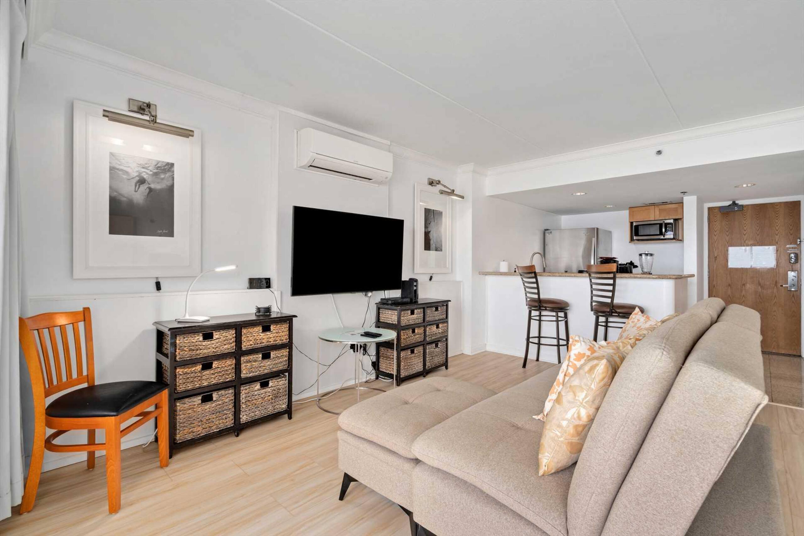 Condo in Honolulu · ★4.75 · 1 bedroom · 3 beds · 1 private bath - Image 14