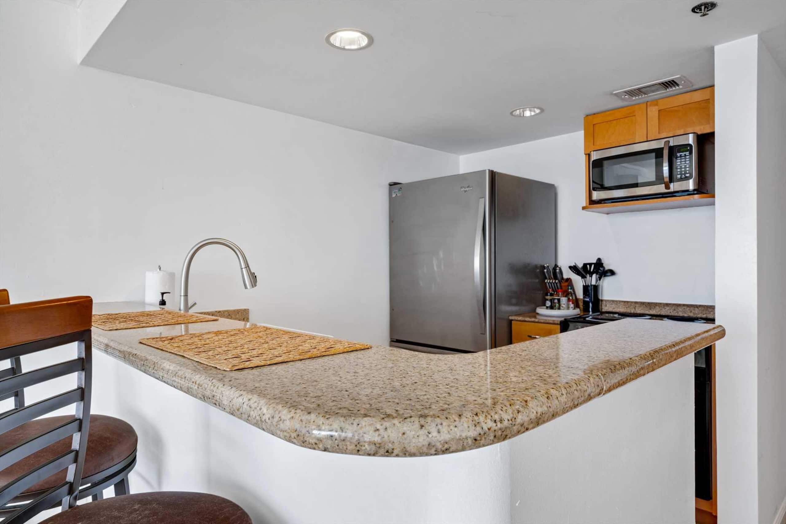 Condo in Honolulu · ★4.75 · 1 bedroom · 3 beds · 1 private bath - Image 17