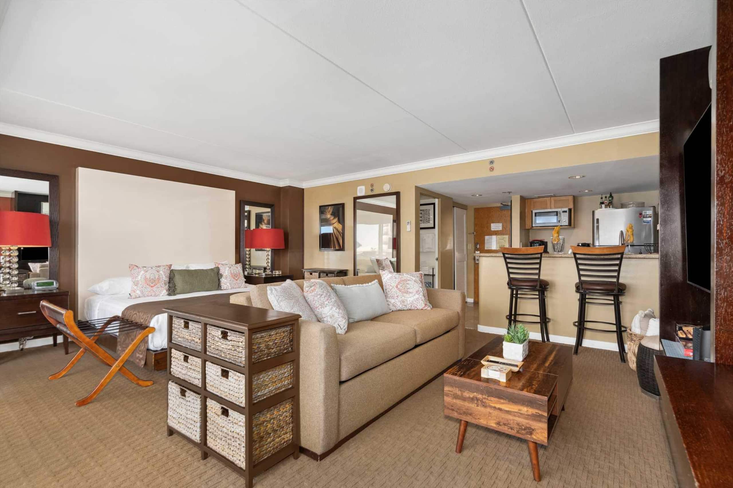 Condo in Honolulu · ★4.88 · 1 bedroom · 2 beds · 1 private bath - Image 10
