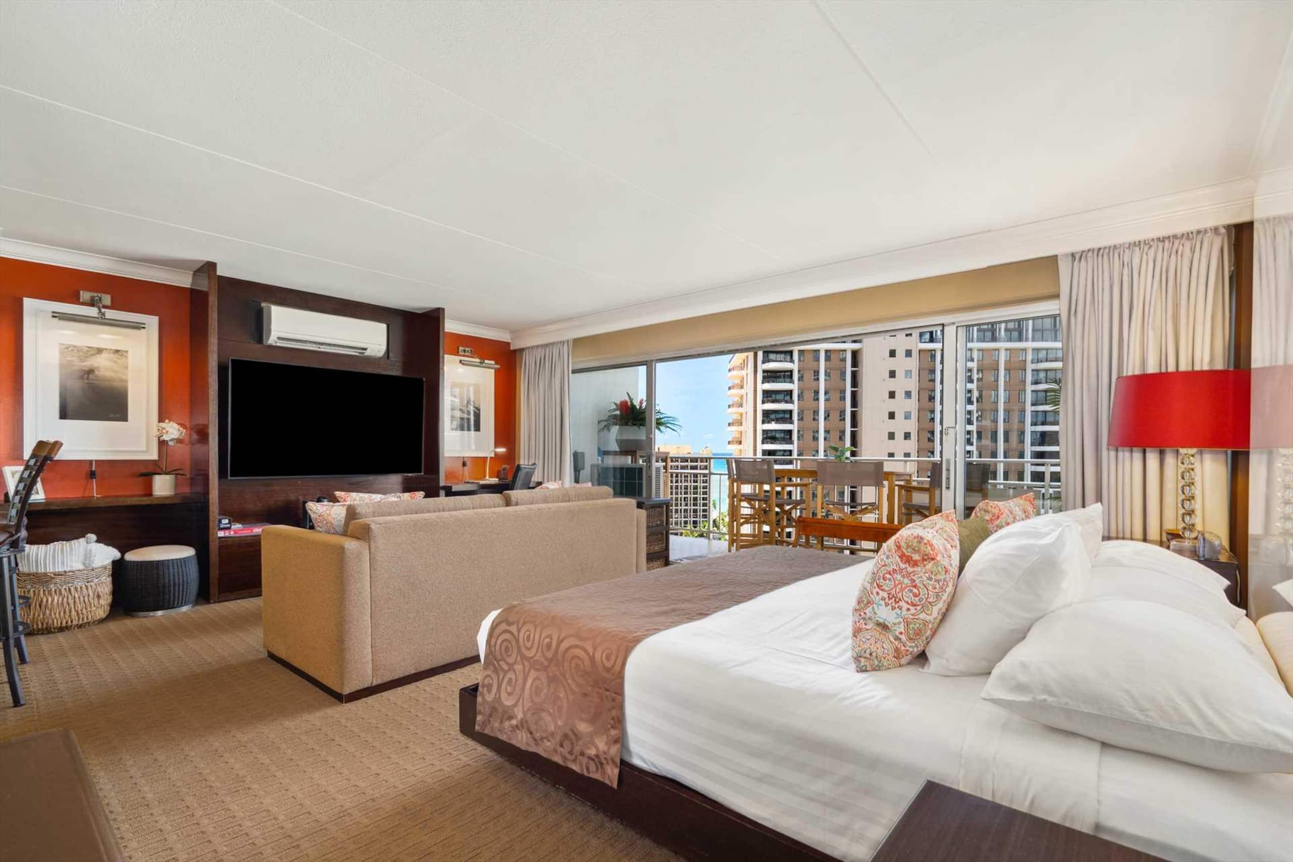 Condo in Honolulu · ★4.88 · 1 bedroom · 2 beds · 1 private bath - Image 5