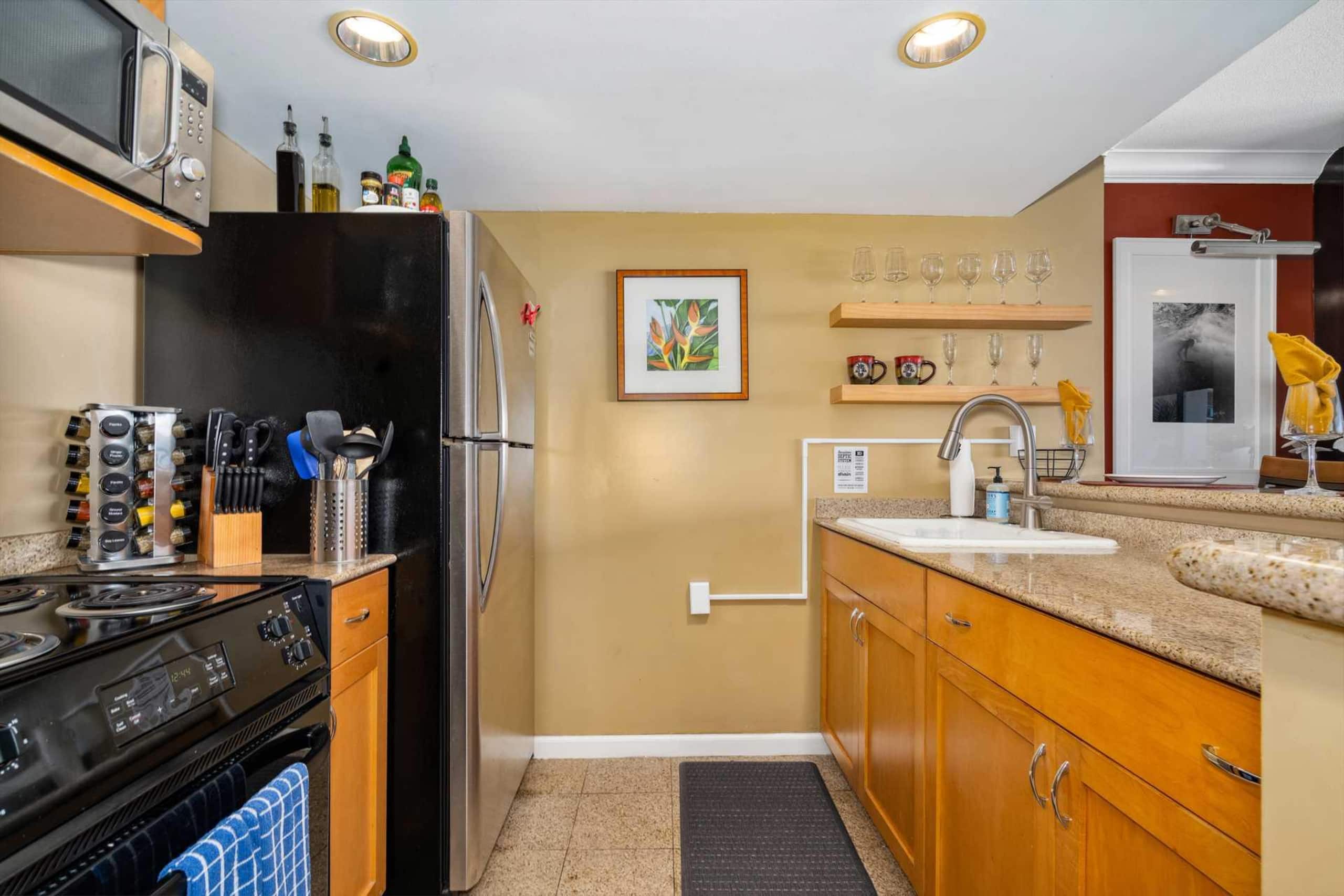Condo in Honolulu · ★4.88 · 1 bedroom · 2 beds · 1 private bath - Image 17
