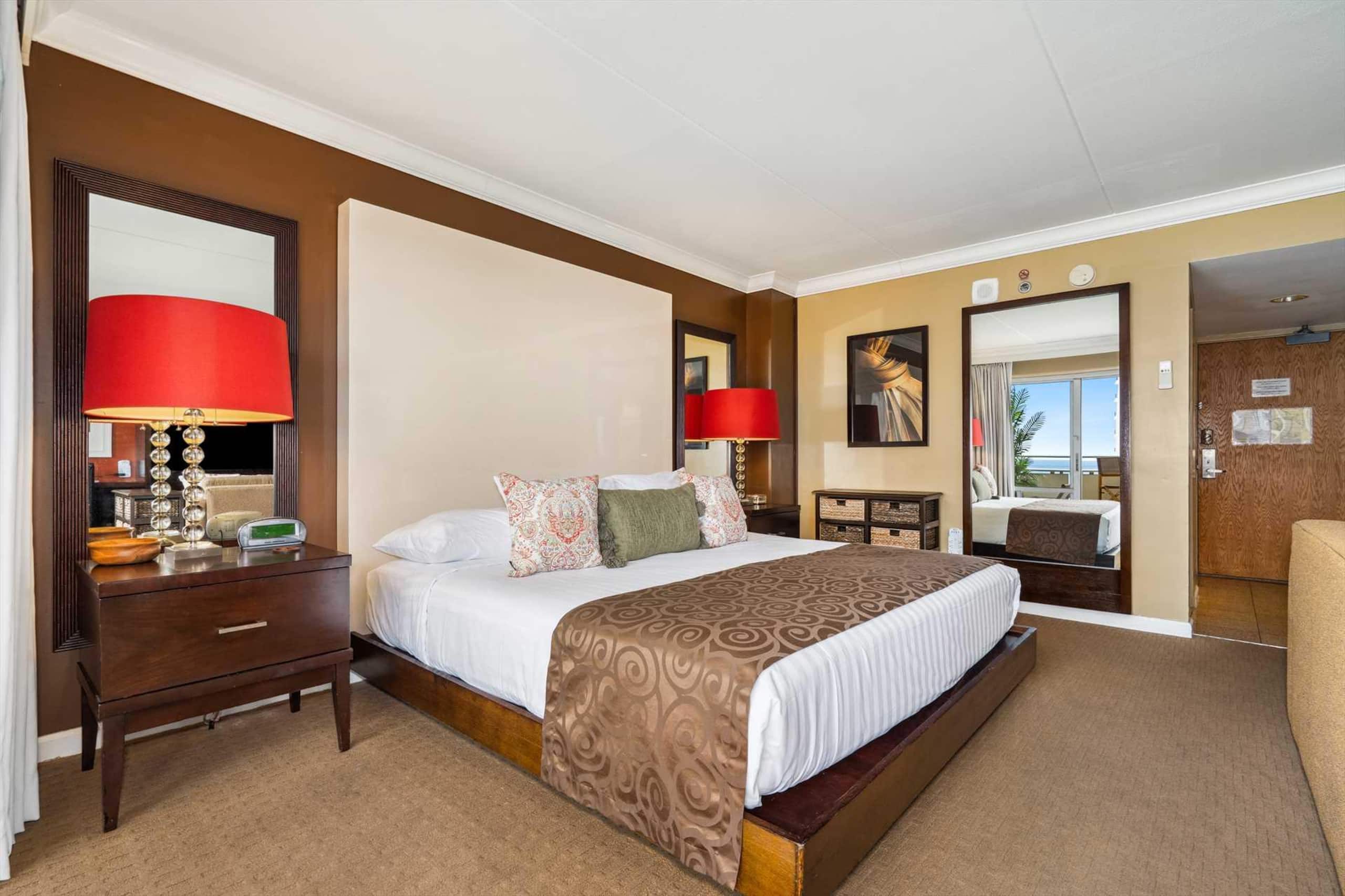 Condo in Honolulu · ★4.88 · 1 bedroom · 2 beds · 1 private bath - Image 13
