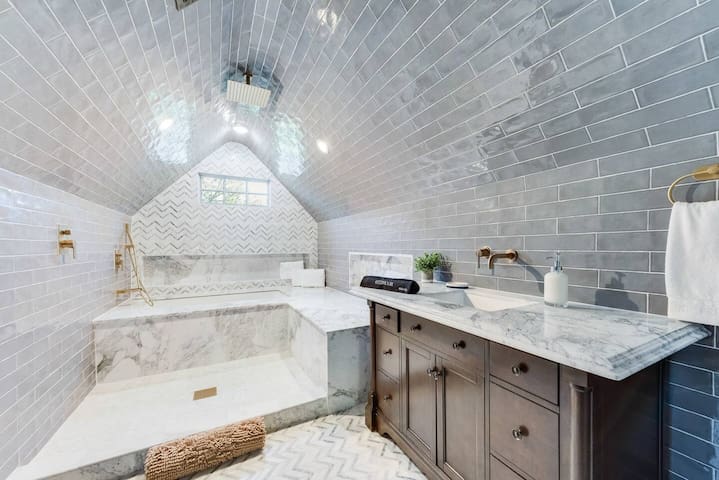Ritzy Room managed Airbnb listing 1