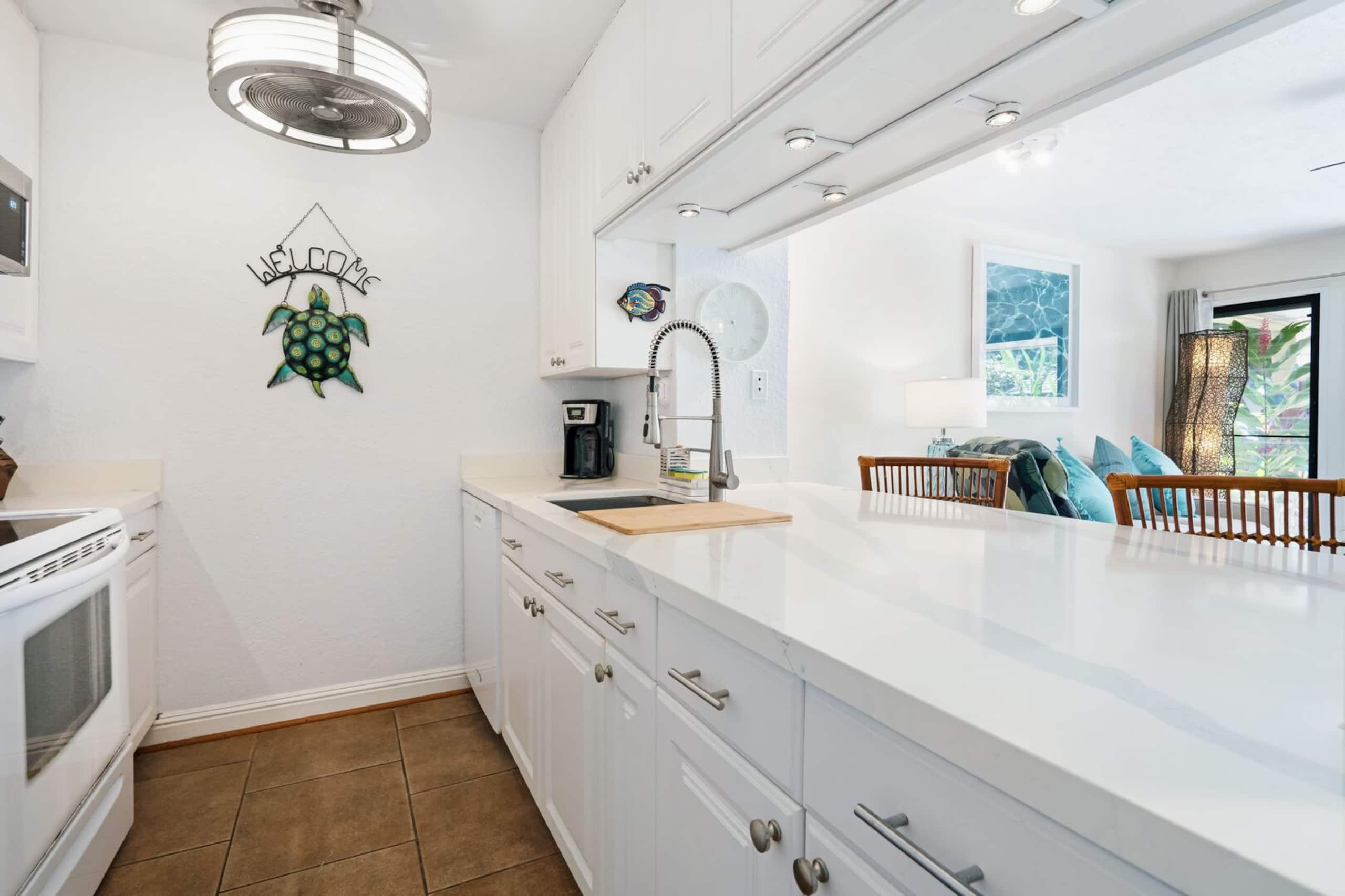 Gorgeous Remodeled Condo - Image 25