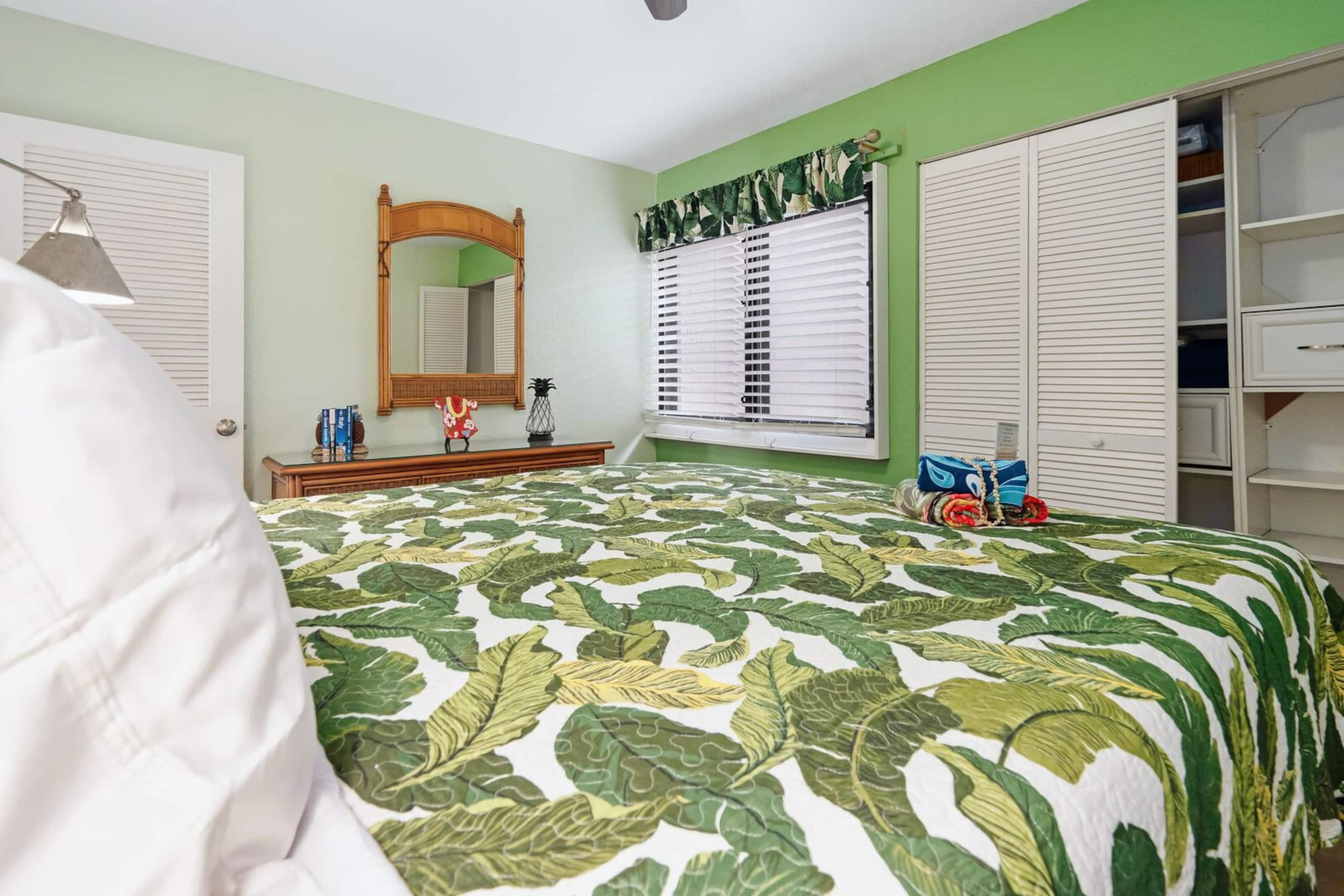 Gorgeous Remodeled Condo - Image 24