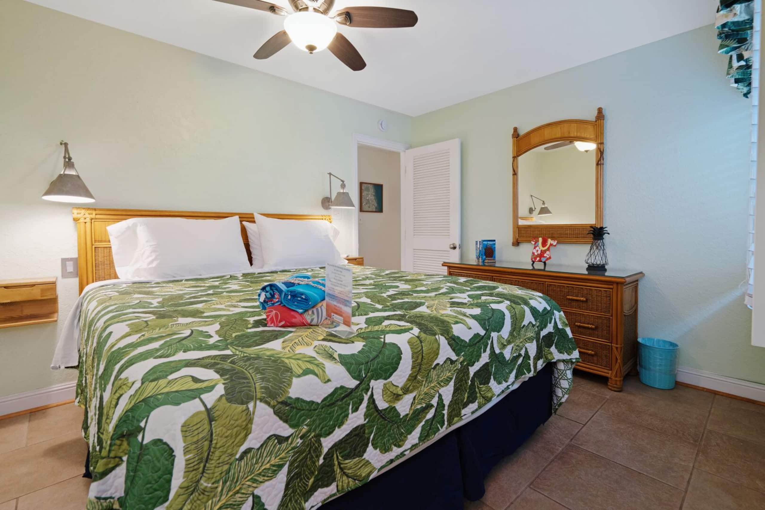 Gorgeous Remodeled Condo - Image 4