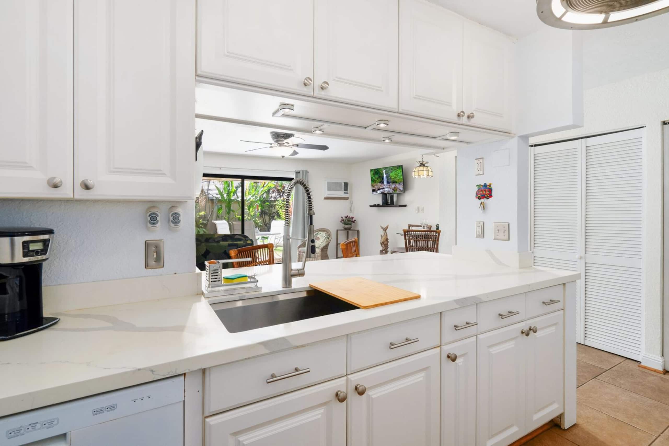 Gorgeous Remodeled Condo - Image 5