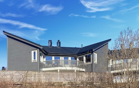 Lovely home in Flaktveit with WiFi