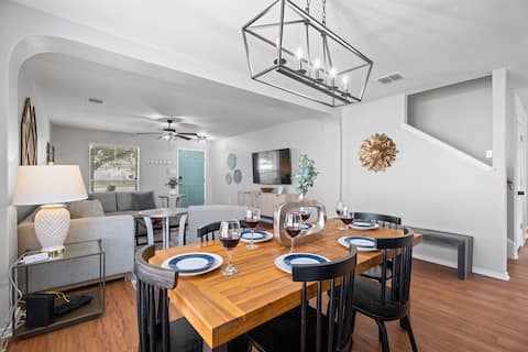 Spacious 5BR |Perfect for Families| No Airbnb Fees