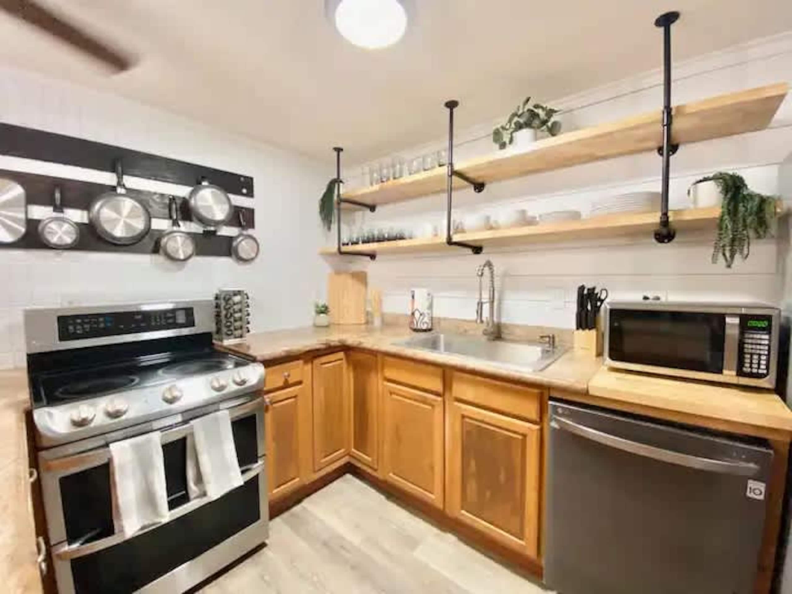 Condo in Hauula · ★4.0 · 1 bedroom · 4 beds · 1 private bath - Image 6