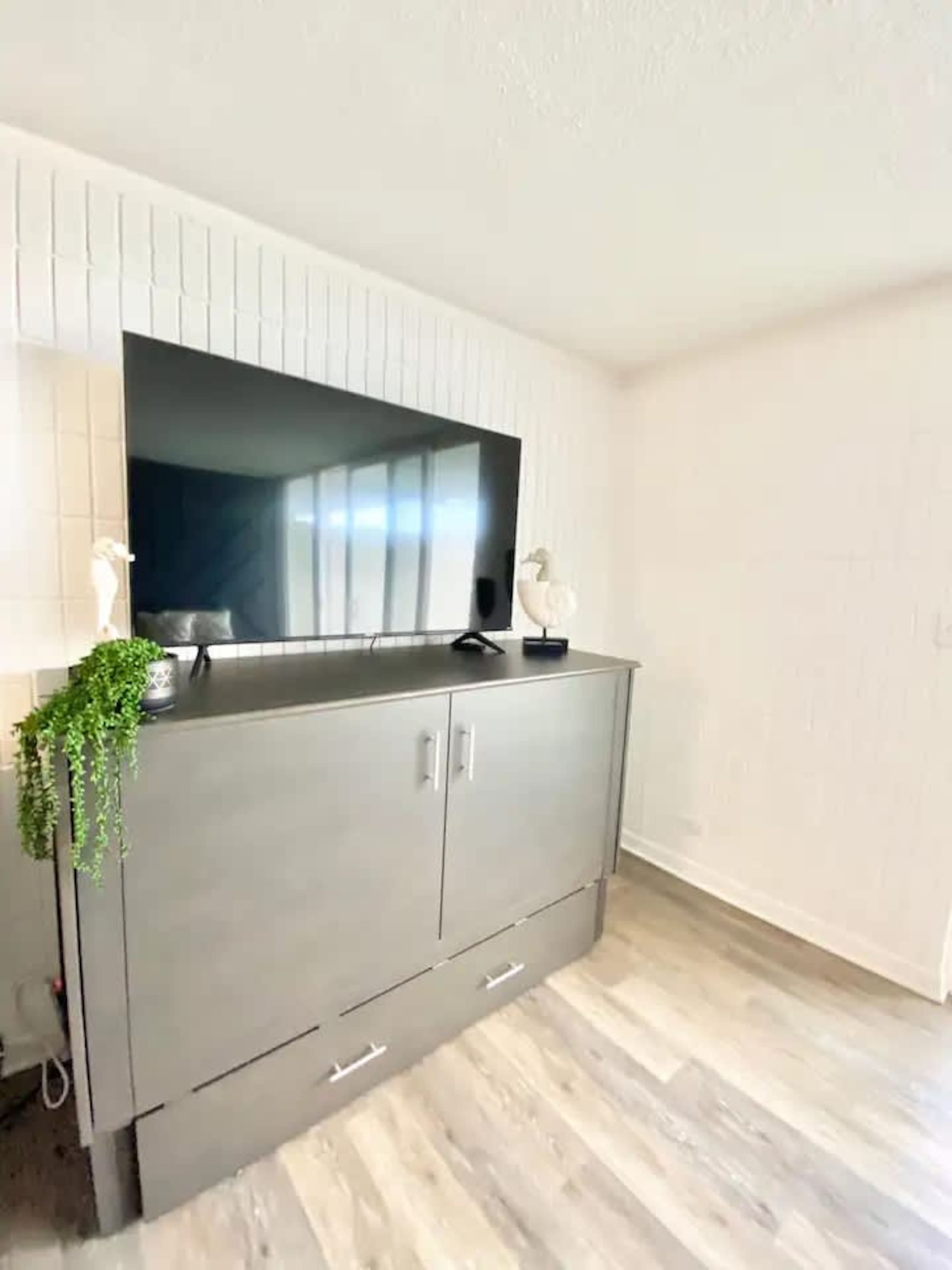 Condo in Hauula · ★4.0 · 1 bedroom · 4 beds · 1 private bath - Image 8