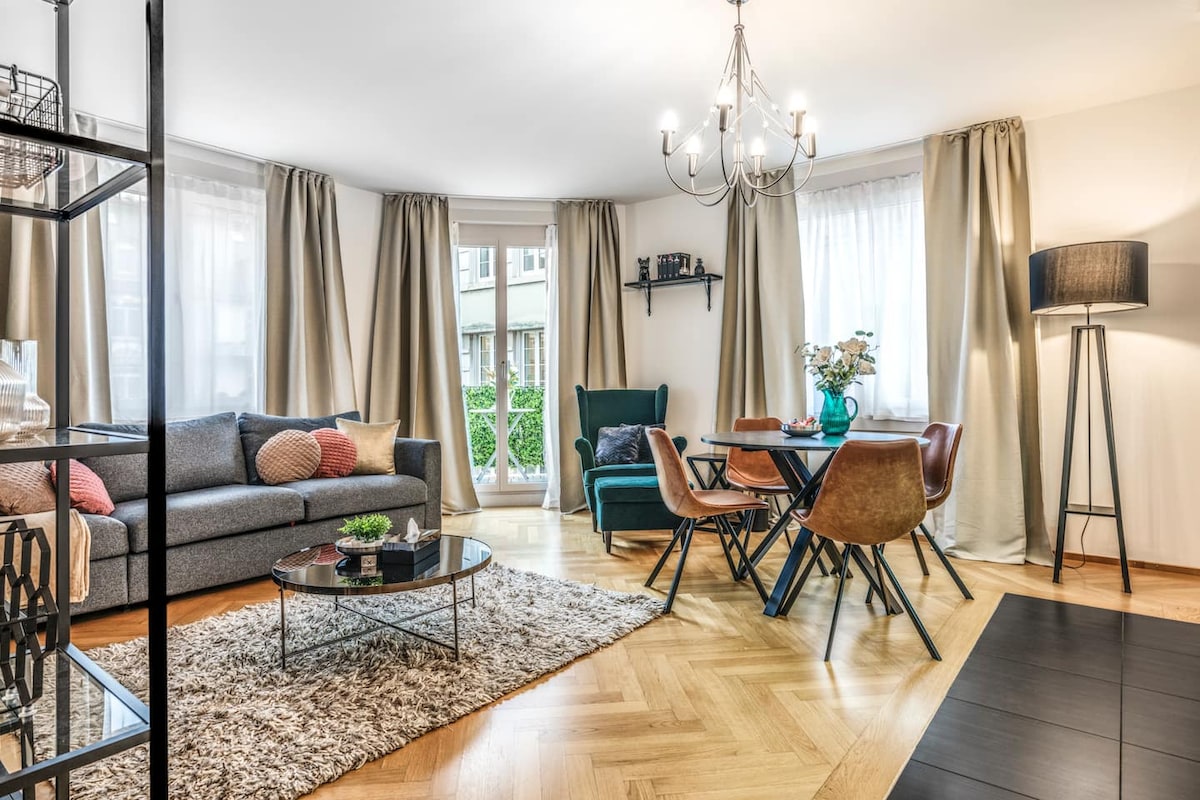 Top Airbnb: Downtown | AC | Private Balcony in Hochschulen