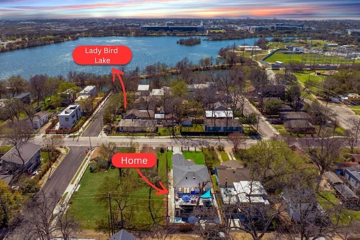 EastBird:Lake, Pool, Hot Tub, Sleeps18