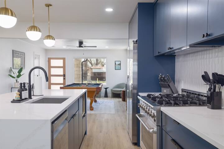 ATXEastBird:5* Location, Terrace, Pool, Sleeps18 gallery image 2