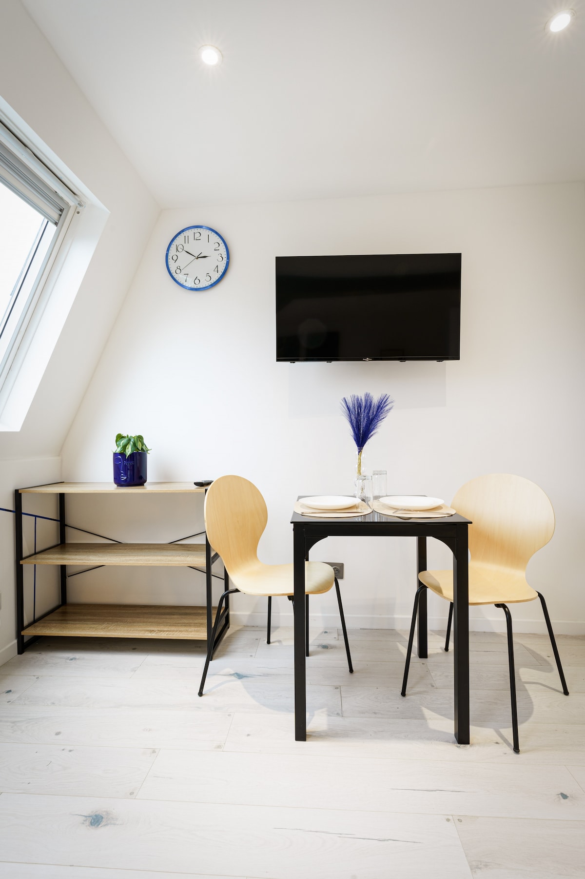 Successful Airbnb property: The Sapphire - cosy and elegant studio in Saint Quentin