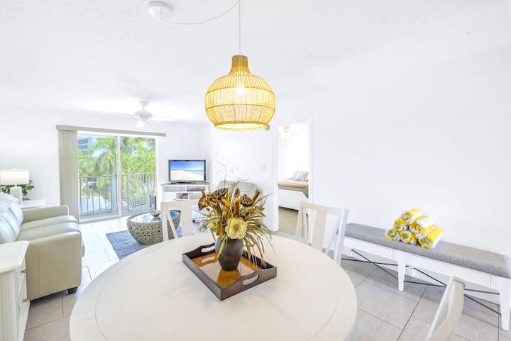 Gertrude's Siesta | Bayside Pools Private-beach! - Siesta Key, FL