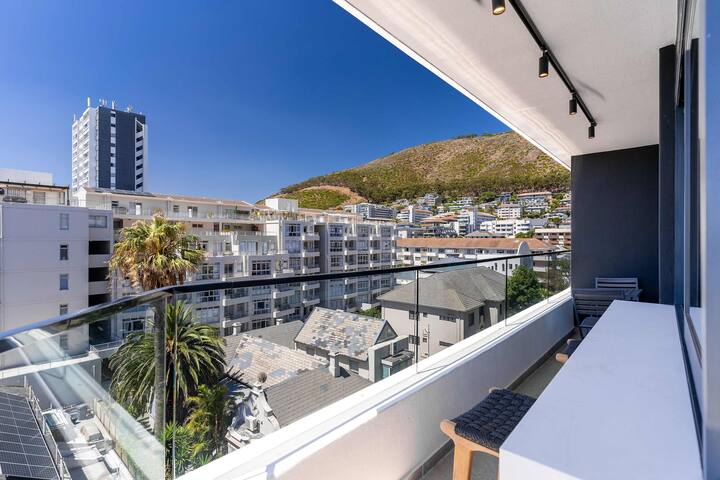 Diamond Views – Luxury Sea Point Apt with views gallery image 3