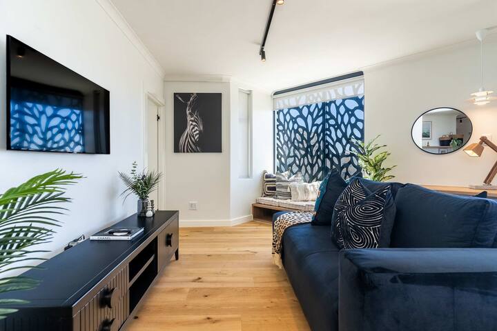 Diamond Views – Luxury Sea Point Apt with views gallery image 4