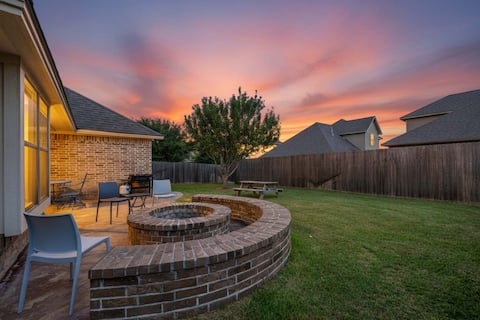 4/2 - 7min to A&M, entertainment patio, EV charger