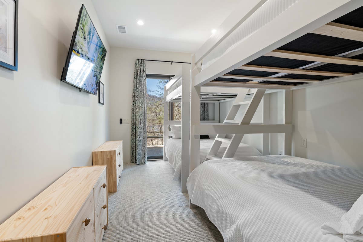 四张双人床，专为船员打造，空间宽敞，适合成人入住，也适合儿童入住。