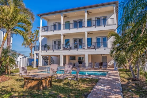 Moonlight Bay w/ Pool & Minutes to Redington Beach
