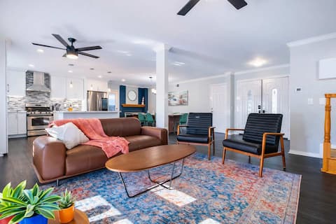 Spacious 5BR Group Retreat w/ Backyard Lounge