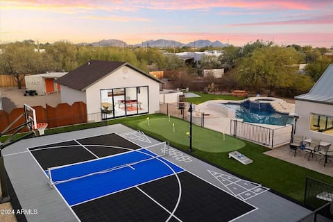 Private Pickleball Court Pool heat Spa Fire Pit