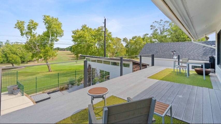 Upstay—Luxurious Retreat with Private Pool & Patio gallery image 5