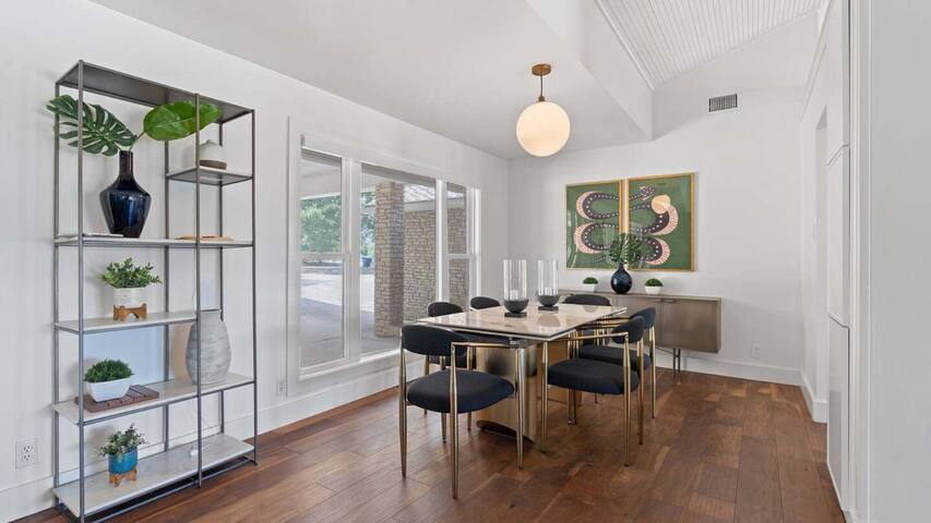 Upstay—Luxurious Retreat with Private Pool & Patio gallery image 4