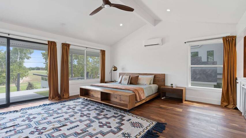 Upstay—Luxurious Retreat with Private Pool & Patio gallery image 2