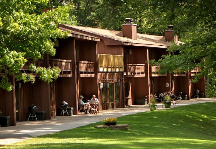 Lake Forest Resort – Relax On A Pristine Sandy Bea - Eagle River, WI