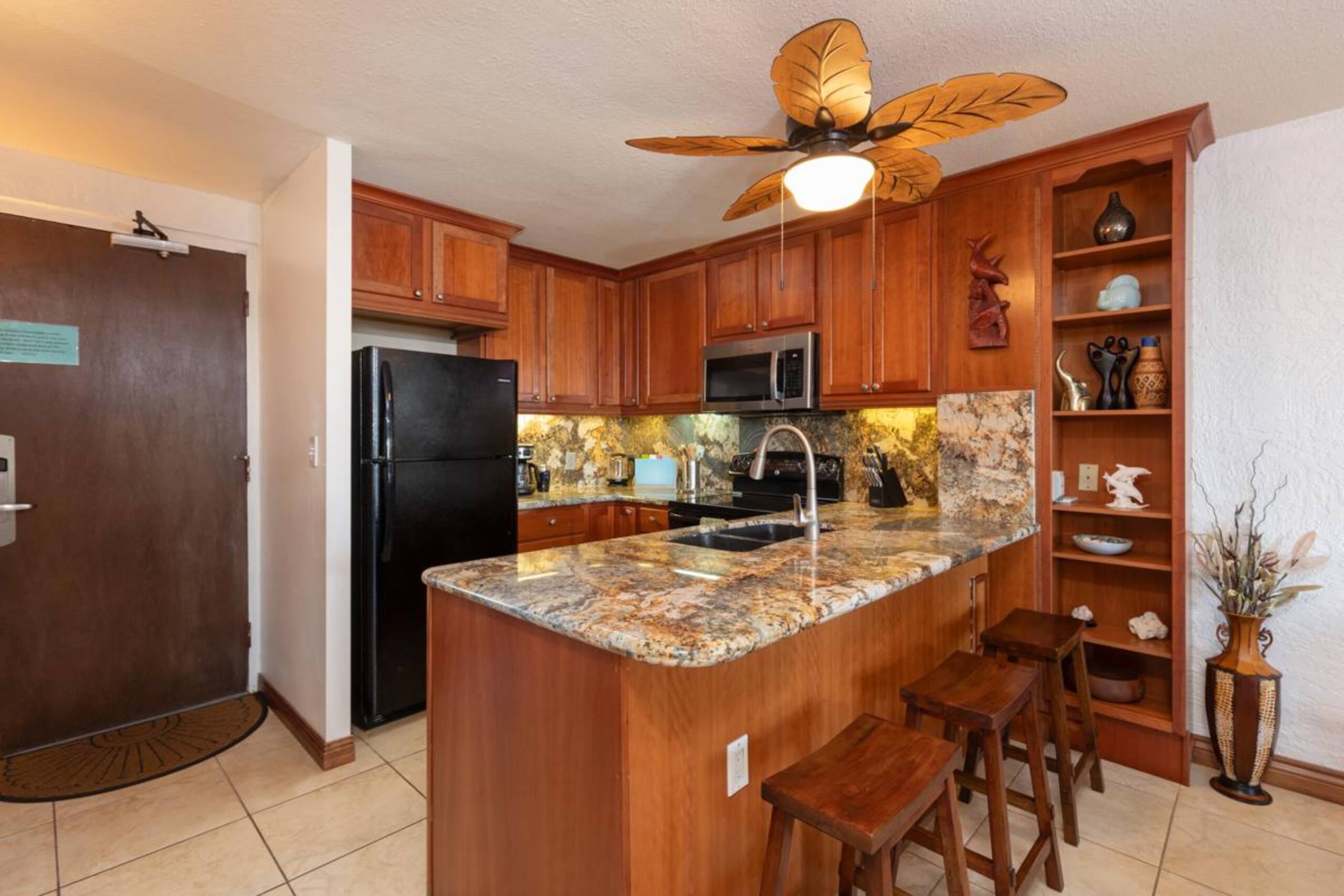 Condo in Kailua-Kona · ★4.86 · 2 bedrooms · 3 beds · 2 private baths - Image 16
