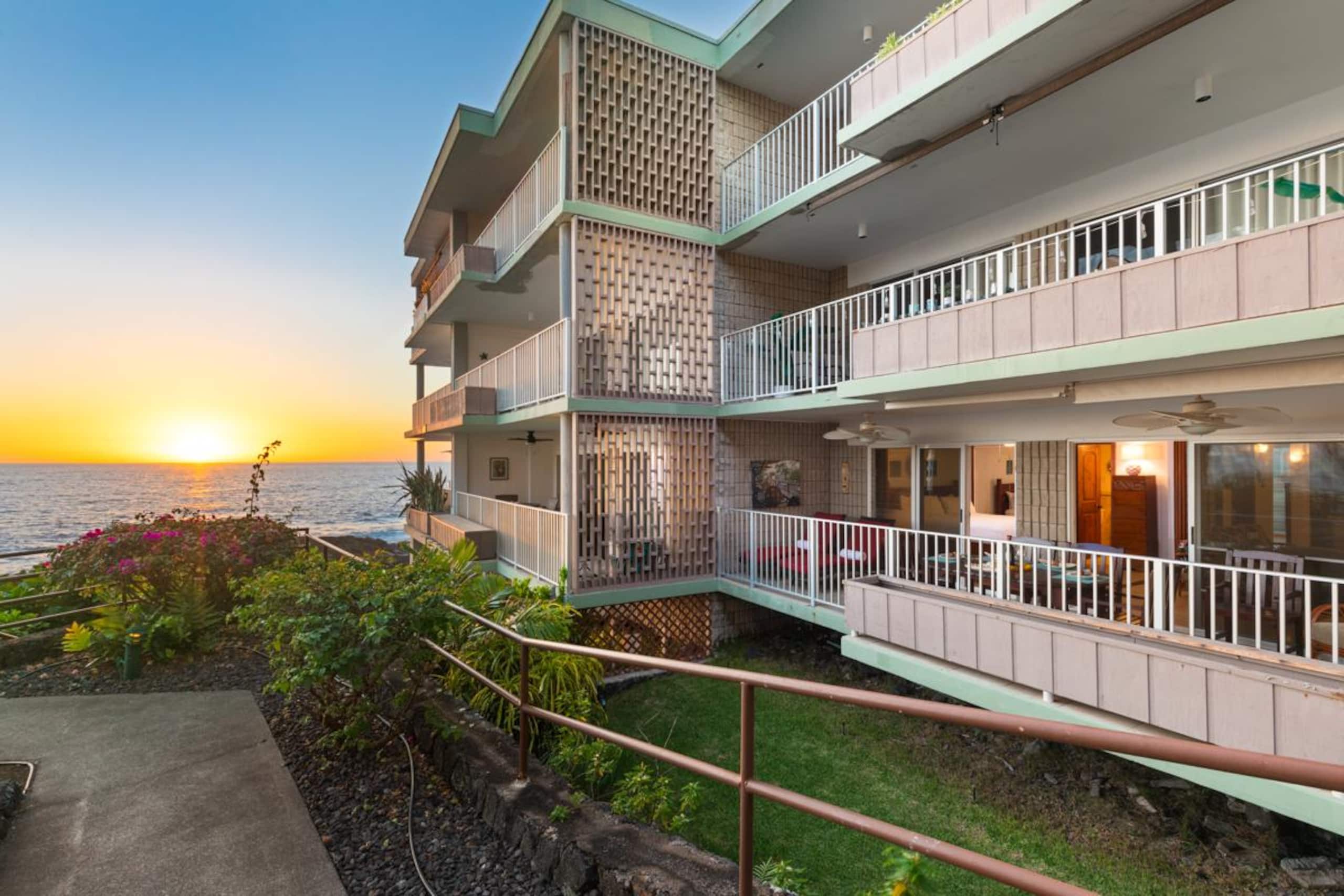 Condo in Kailua-Kona · ★4.86 · 2 bedrooms · 3 beds · 2 private baths - Image 7