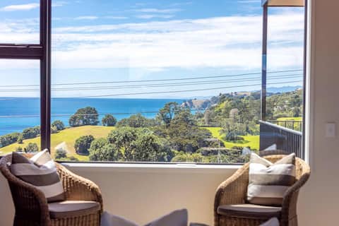 Artist's Retreat by Stay Waiheke