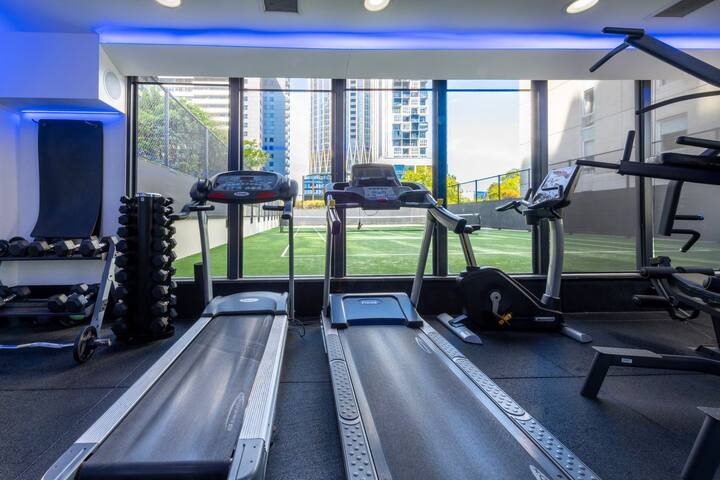 Views for Days – Luxe 4BR Stay with Pool & Hot Tub gallery image 5