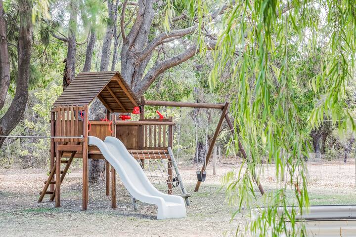 Ocean and Earth Plus Studio gallery image 2