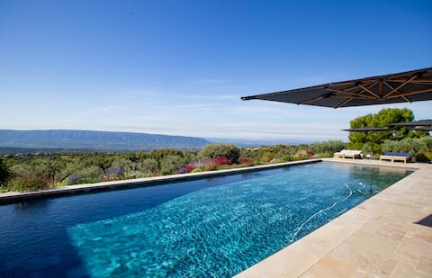 Luxury 4-bedroom villa - pool