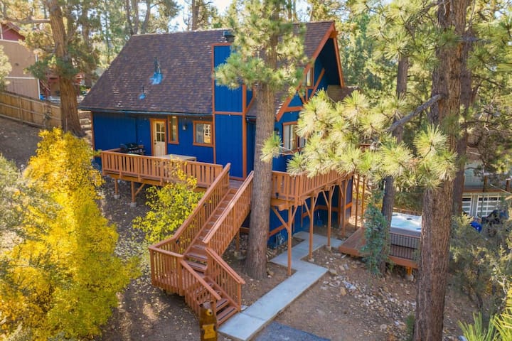 Big Blue | Charming Chalet Nestled Next To Trails! - Big Bear, CA