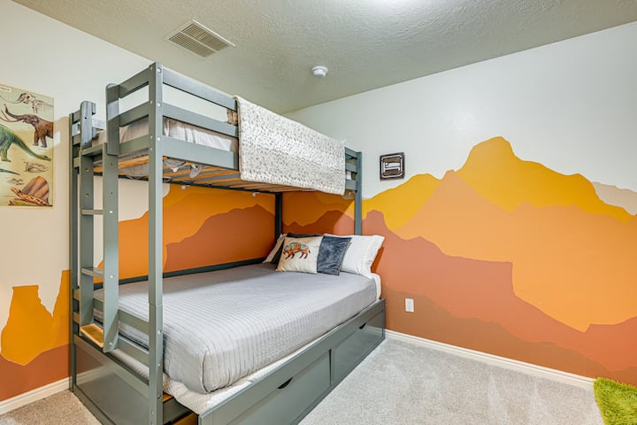 Spálňa 5 | Nižšie poschodie | Dvojposteľ/poschodová posteľ s manželskou posteľou