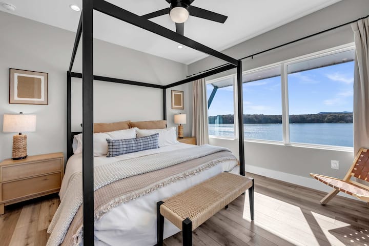 Dormitorio principal: ¡cama tamaño king y una hermosa vista!
