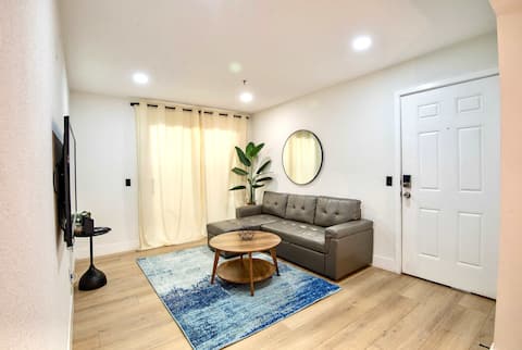 LUX 1BR Condo Near Strip w/Pool, Gym, and Laundry