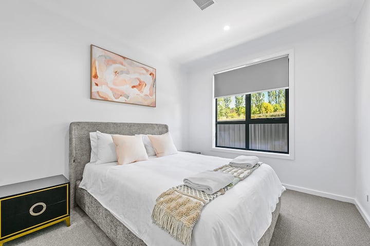 ห้องนอน 3 - เตียงควีนไซส์ + เบียร์