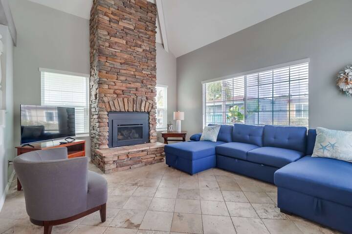 Steps to ocean & bay, A/C, large patio, 4 parking gallery image 2