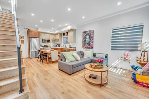 Top Airbnb: Luxe Townhome 2 King Beds Newly-Built Free Parking in Los Angeles
