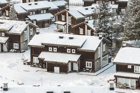Modern and cozy cabin with jacuzzi in Geilo