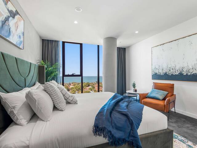 Jaw-dropping 4BD Penthouse in Beachside Resort gallery image 5