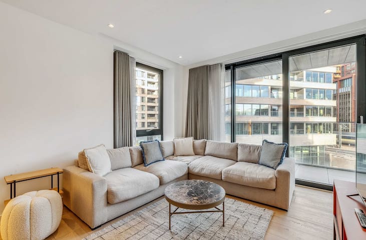 2BR Flat : London’s Timeless Appeal