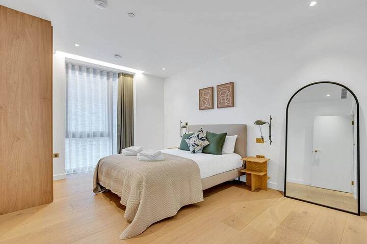 Opulent 3-Bedroom Flat in London gallery image 2