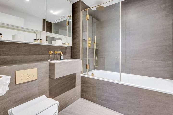 Opulent 3-Bedroom Flat in London gallery image 4